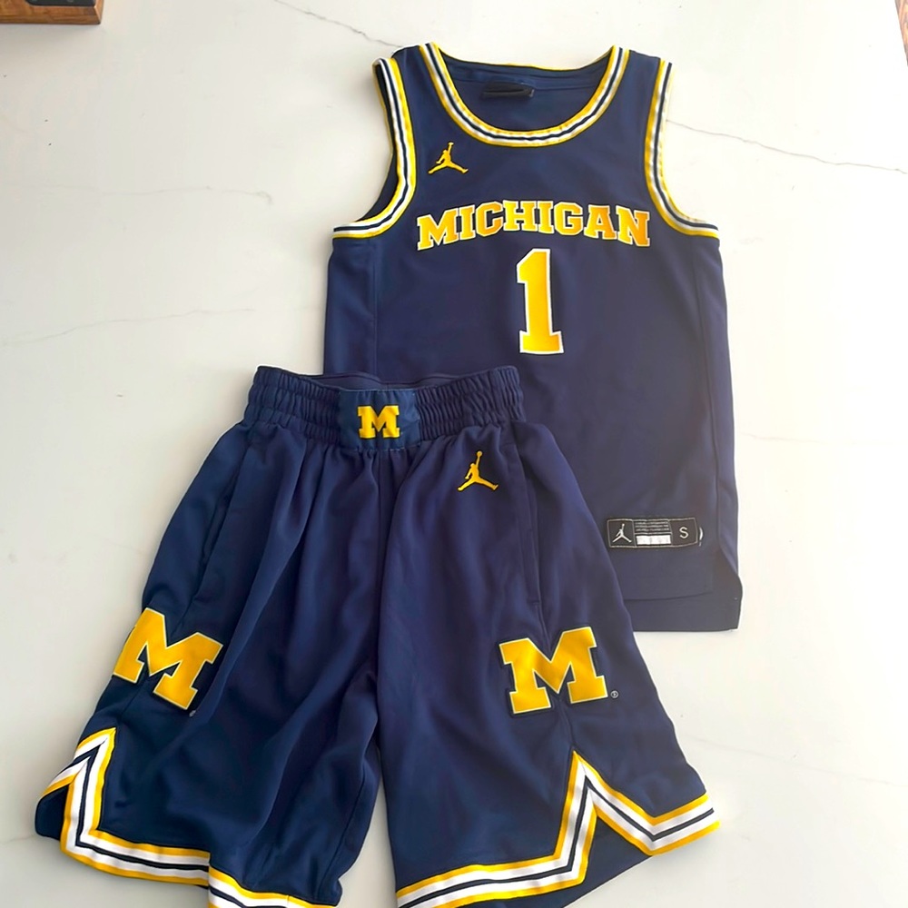 Kid’s Michigan Men’s Basketball Set, Navy.
